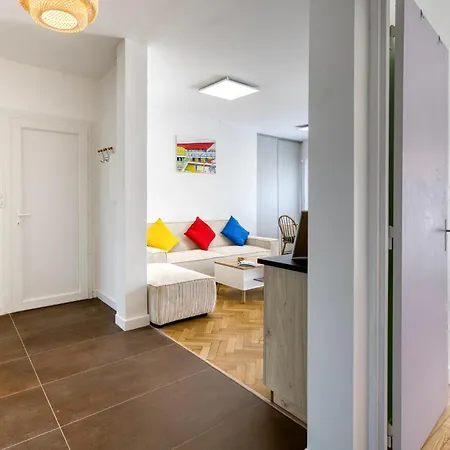 Proche Apartment *
